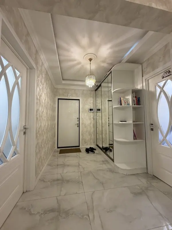 Satılır 5 otaqlı mənzil 120 m²