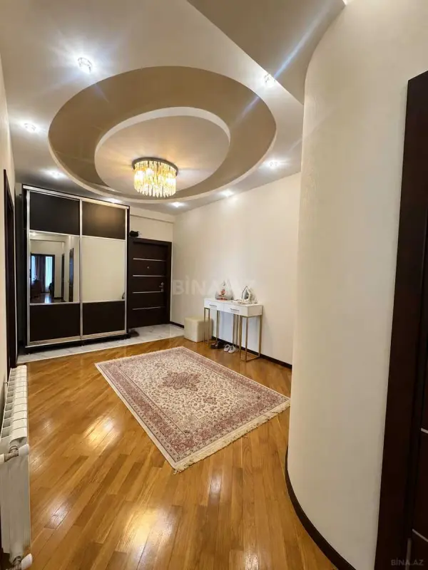 Satılır 3 otaqlı mənzil 140 m²