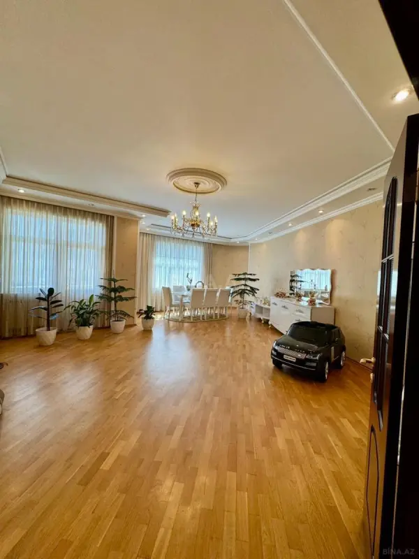 Satılır 4 otaqlı mənzil 190 m²