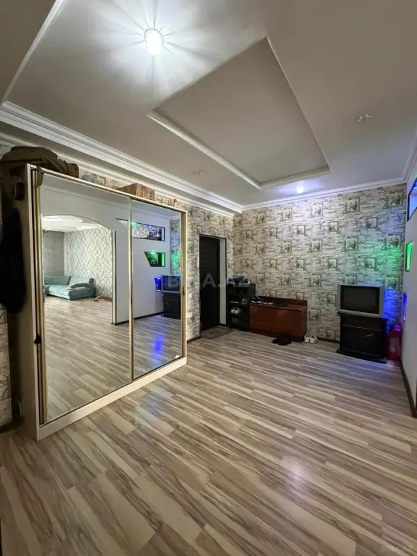 Satılır 3 otaqlı mənzil 110 m²