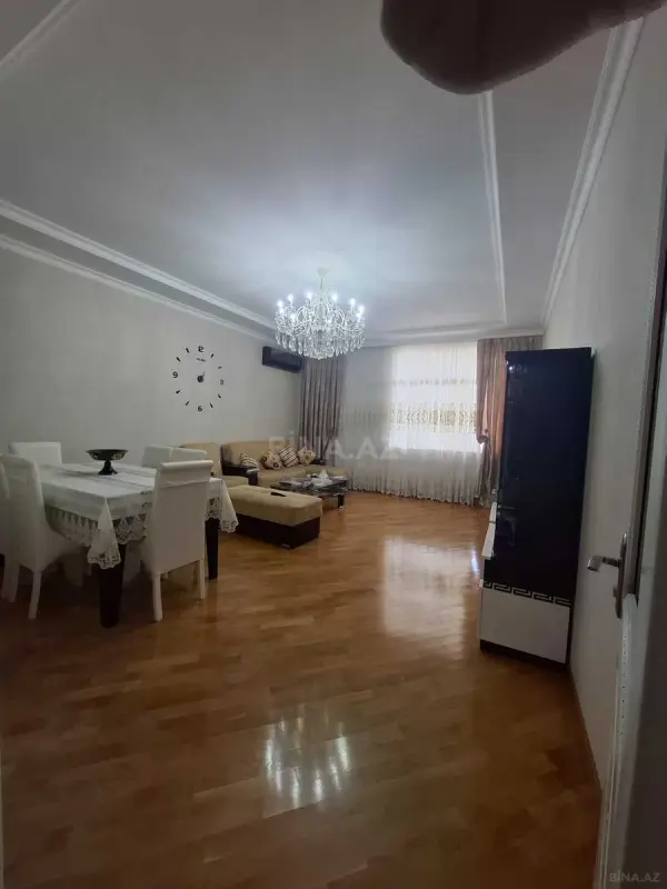 Satılır 3 otaqlı mənzil 132 m²