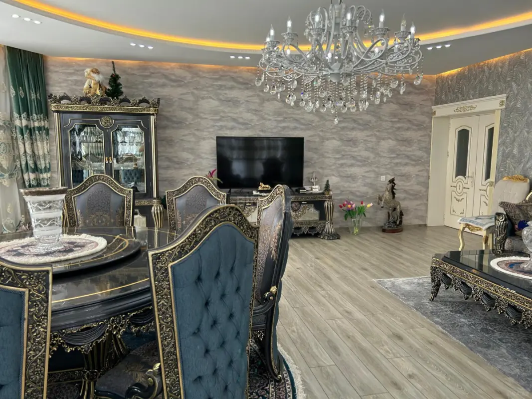 Satılır 4 otaqlı mənzil 226 m²