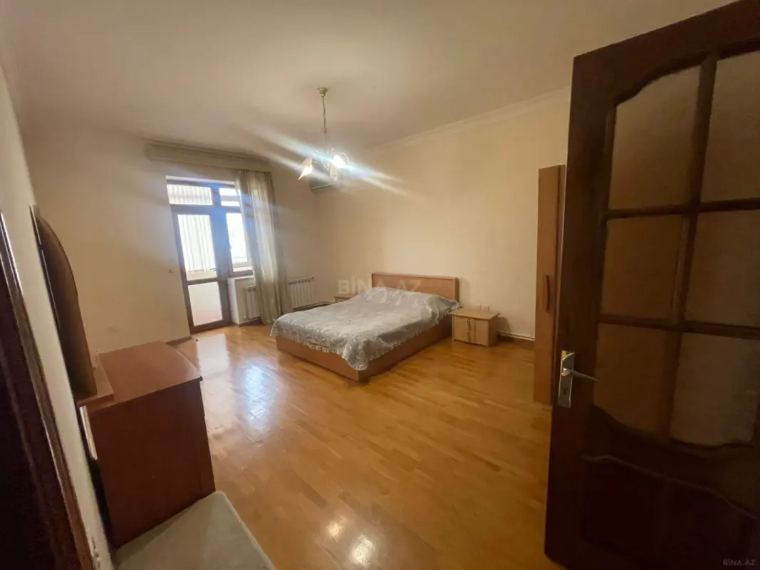 Kirayə verilir 5 otaqlı mənzil 200 m²