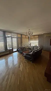 Satılır 3 otaqlı mənzil 132 m² — Bakı, 8-ci mikrorayon 3 otaq 132.00 m²