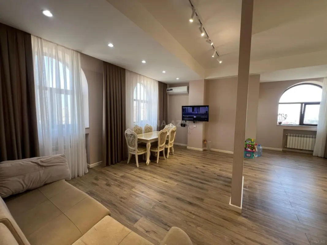 Satılır 3 otaqlı mənzil 127 m²