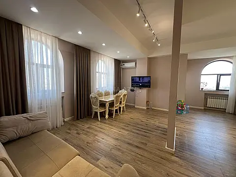 Satılır 3 otaqlı mənzil 127 m² — Bakı, Memar Əcəmi yanı 3 otaq 127.00 m²