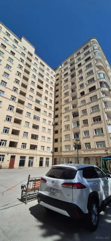 Satılır 4 otaqlı mənzil 216 m²