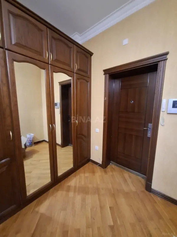 Kirayə verilir 3 otaqlı mənzil 140 m²