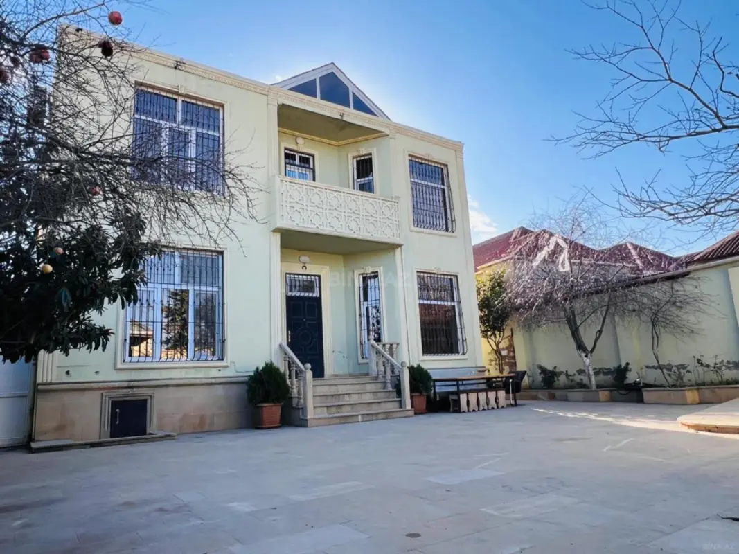 Satılır 6 otaqlı həyət evi 220 m²