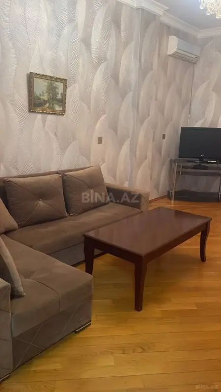 Kirayə verilir 2 otaqlı mənzil 80 m²