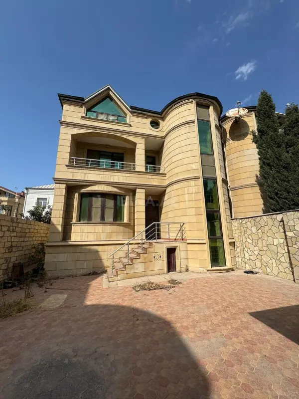 Kirayə verilir 7 otaqlı həyət evi 350 m²