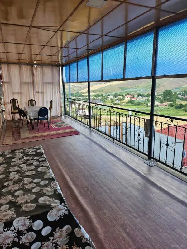 Satılır 7 otaqlı həyət evi 200 m²