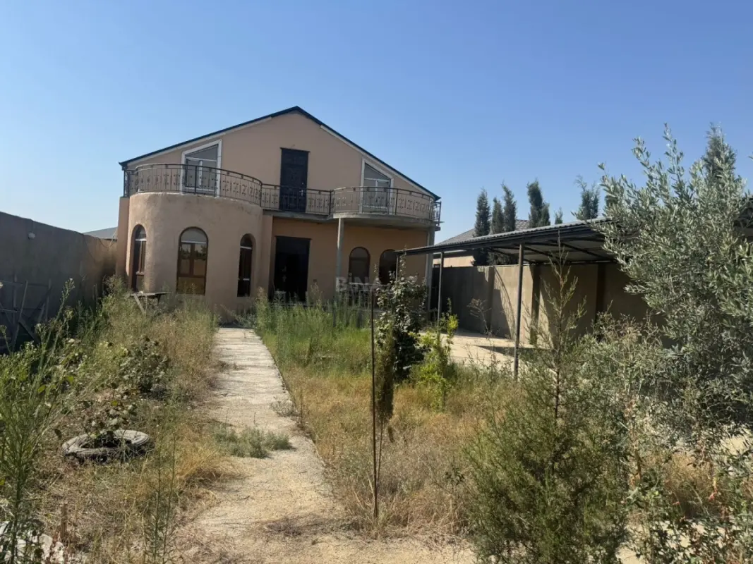 Satılır 8 otaqlı həyət evi 320 m²