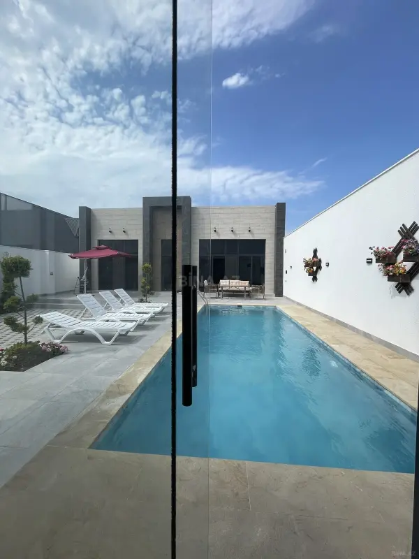 Kirayə verilir 4 otaqlı həyət evi 250 m²