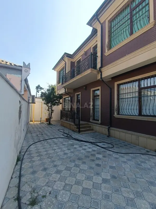 Satılır 7 otaqlı həyət evi 380 m²