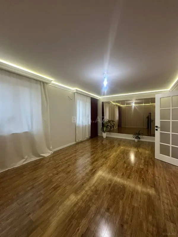 Satılır 5 otaqlı mənzil 120 m²