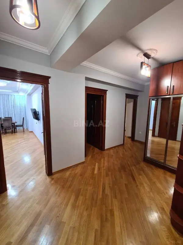 Kirayə verilir 2 otaqlı mənzil 90 m²