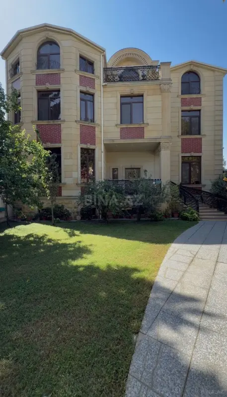 Satılır 6 otaqlı həyət evi 660 m²