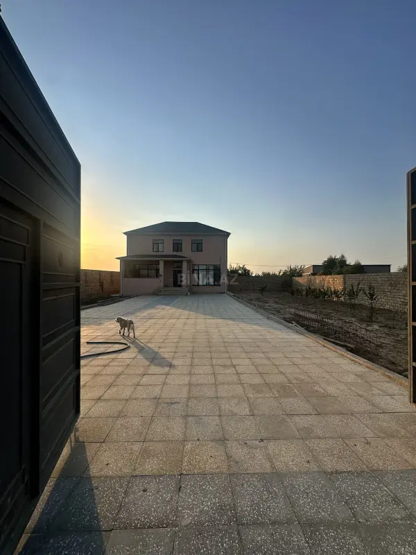 Satılır 5 otaqlı həyət evi 220 m²