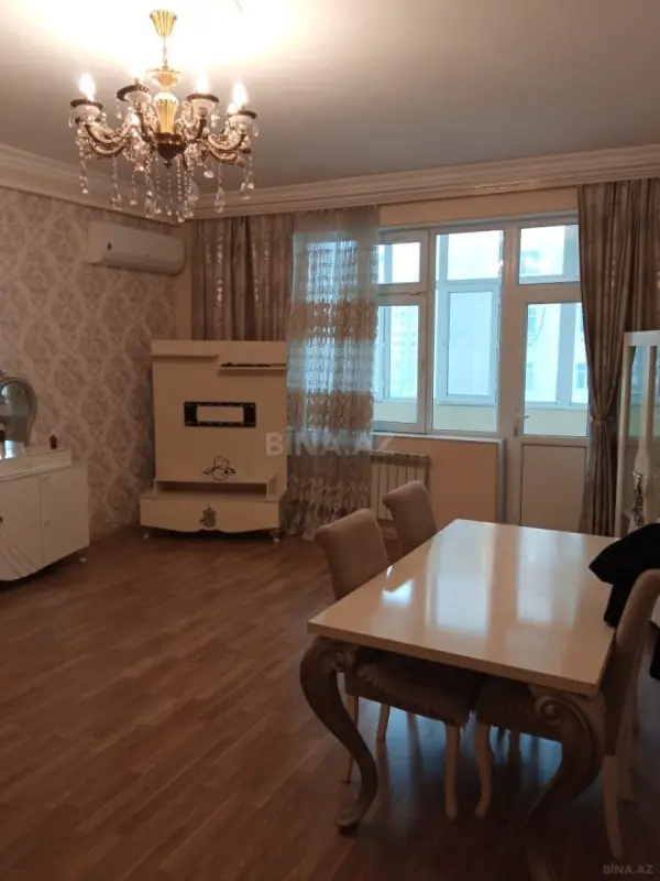 Kirayə verilir 2 otaqlı mənzil 95 m²