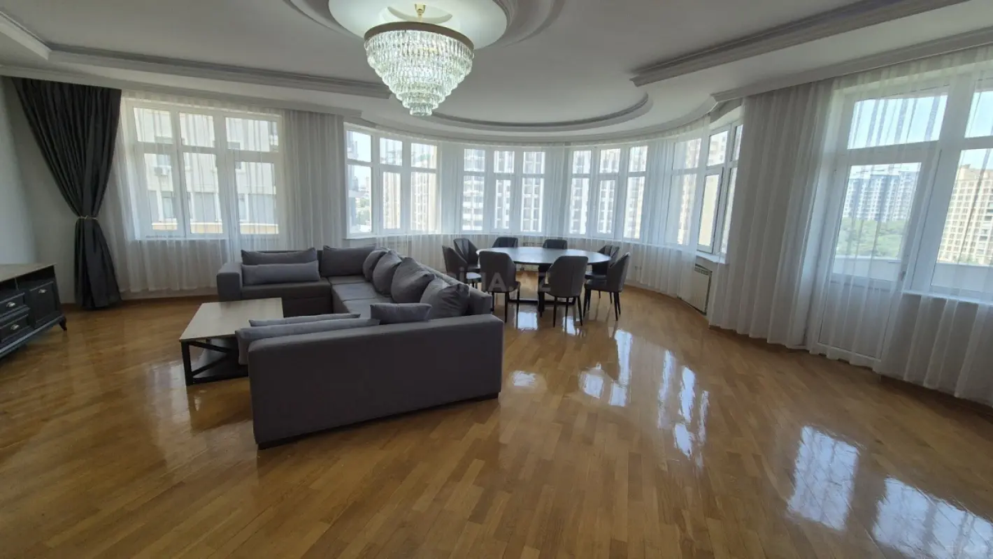 Kirayə verilir 3 otaqlı mənzil 165 m²