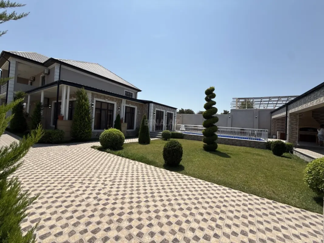 Satılır 7 otaqlı həyət evi 440 m²