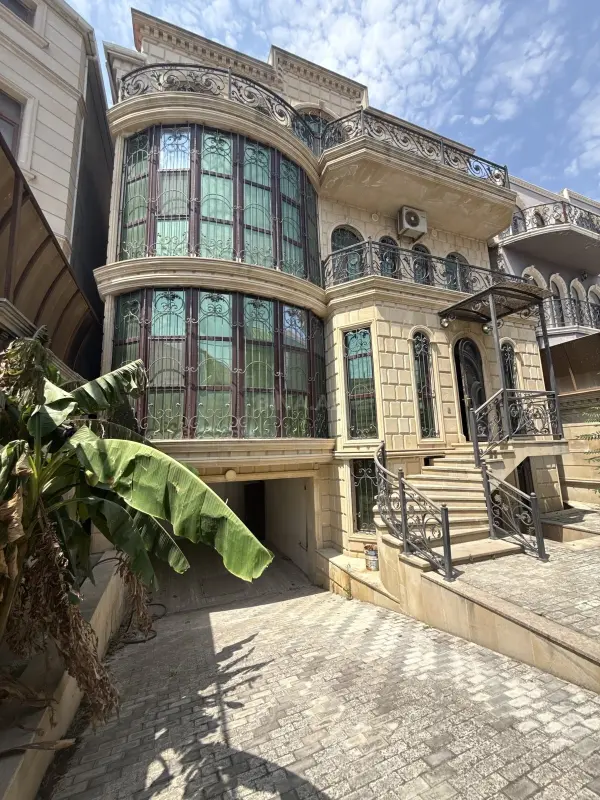 Satılır 8 otaqlı həyət evi 500 m²