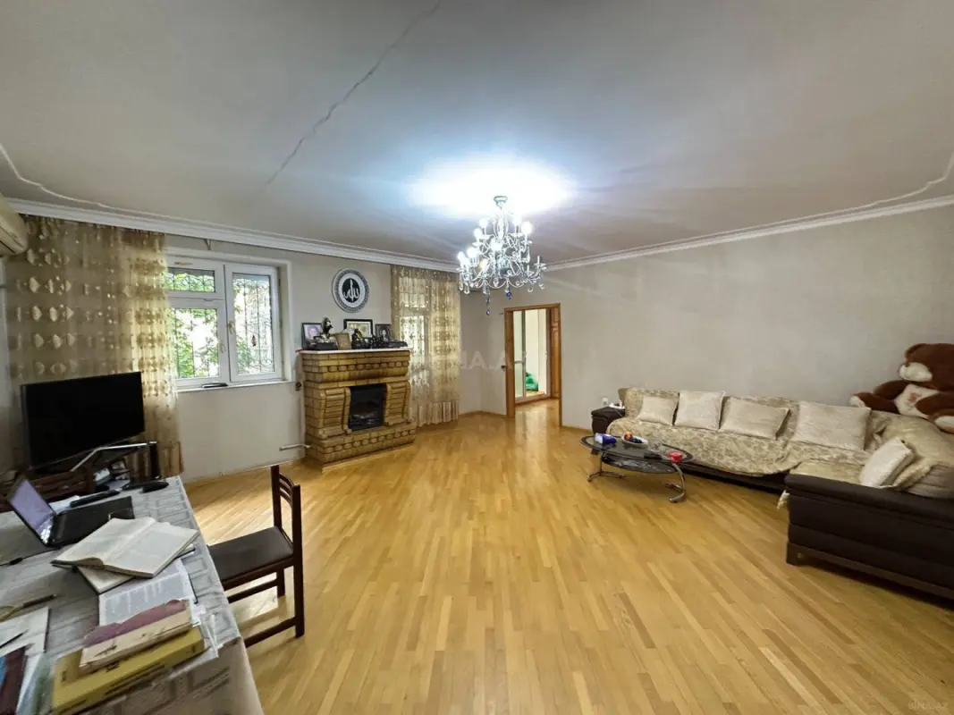 Satılır 5 otaqlı mənzil 120 m²