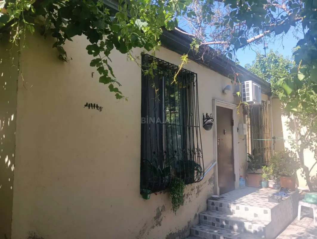 Satılır 5 otaqlı həyət evi 180 m²