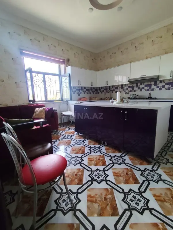 Satılır 5 otaqlı həyət evi 300 m²