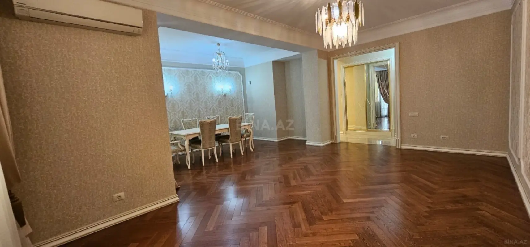Satılır 4 otaqlı mənzil 204 m²