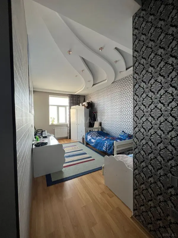 Satılır 4 otaqlı mənzil 156 m²