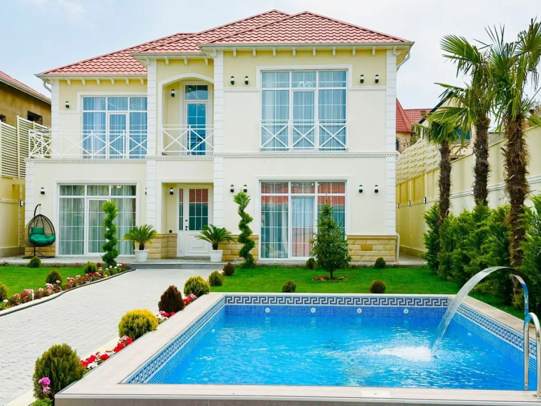 Satılır 5 otaqlı həyət evi 300 m²