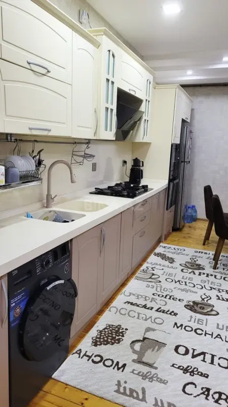 Satılır 3 otaqlı mənzil 130 m²