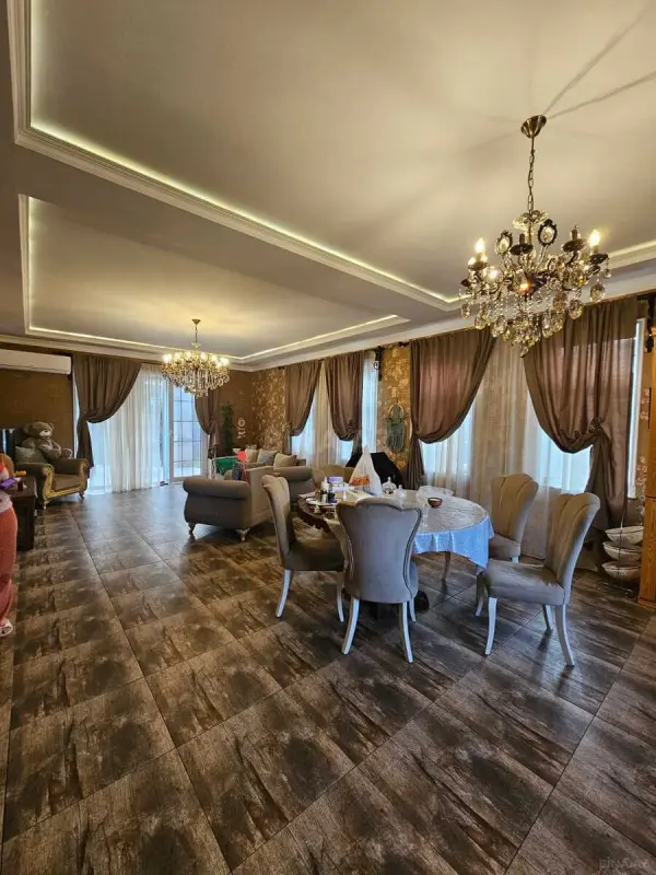Satılır 5 otaqlı həyət evi 231 m²