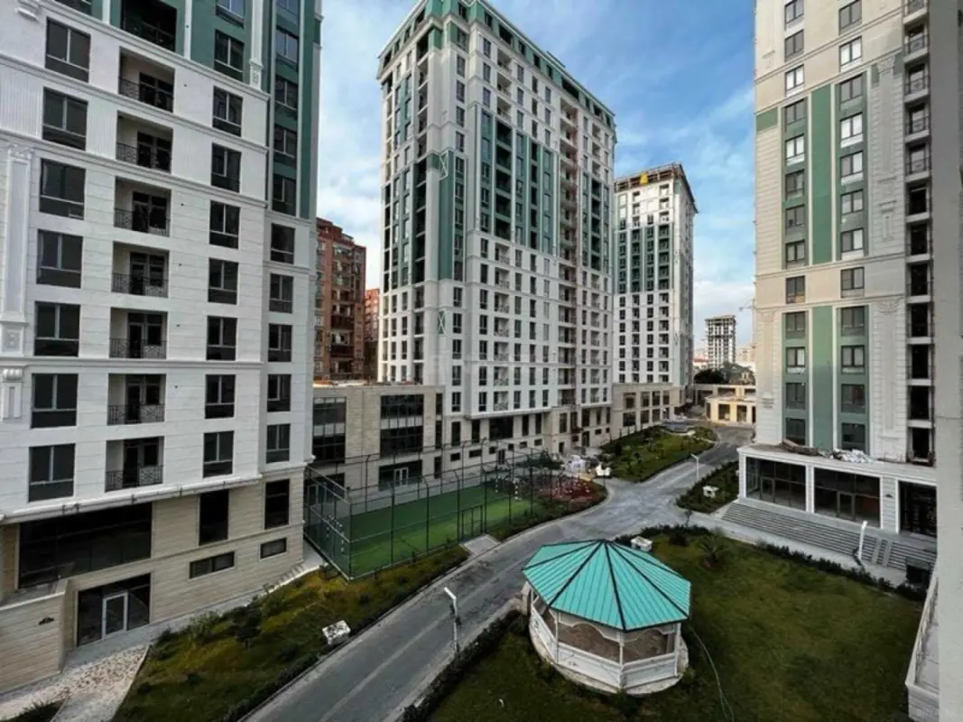 Satılır 4 otaqlı mənzil 177 m²