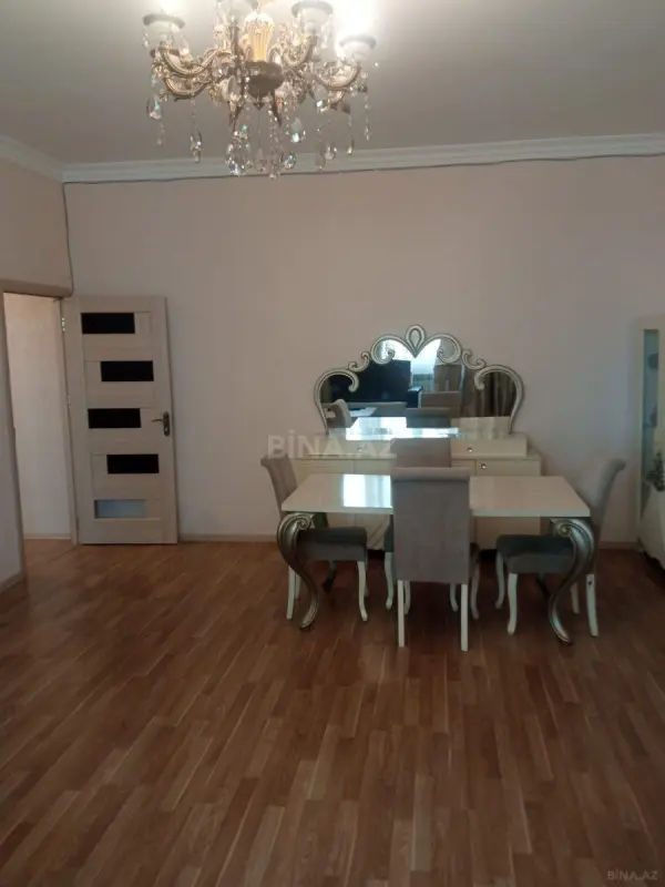 Kirayə verilir 2 otaqlı mənzil 95 m²