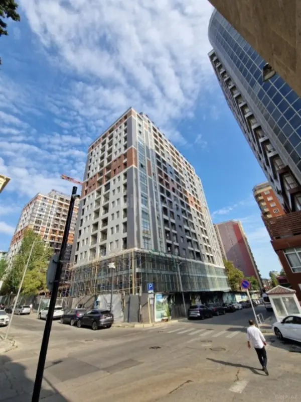 Satılır 3 otaqlı mənzil 107 m²
