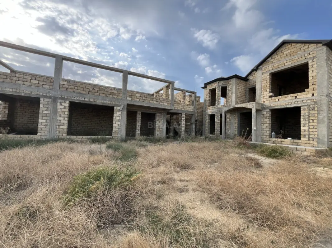 Satılır 6 otaqlı həyət evi 350 m²