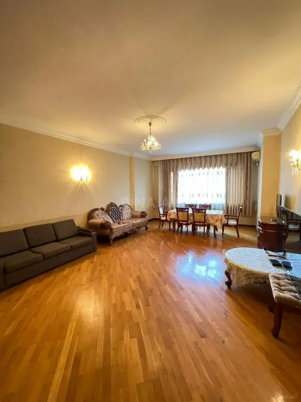 Kirayə verilir 3 otaqlı mənzil 130 m²