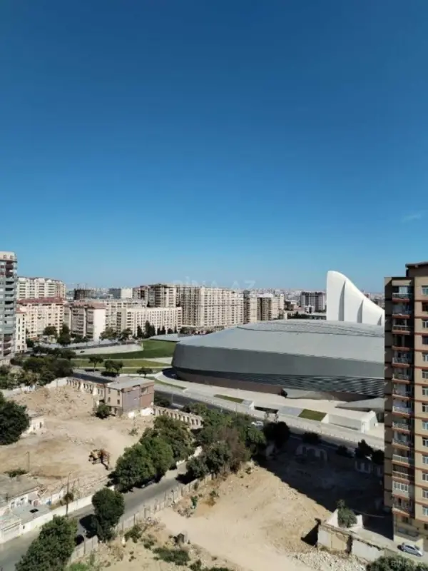 Satılır 3 otaqlı mənzil 143 m²