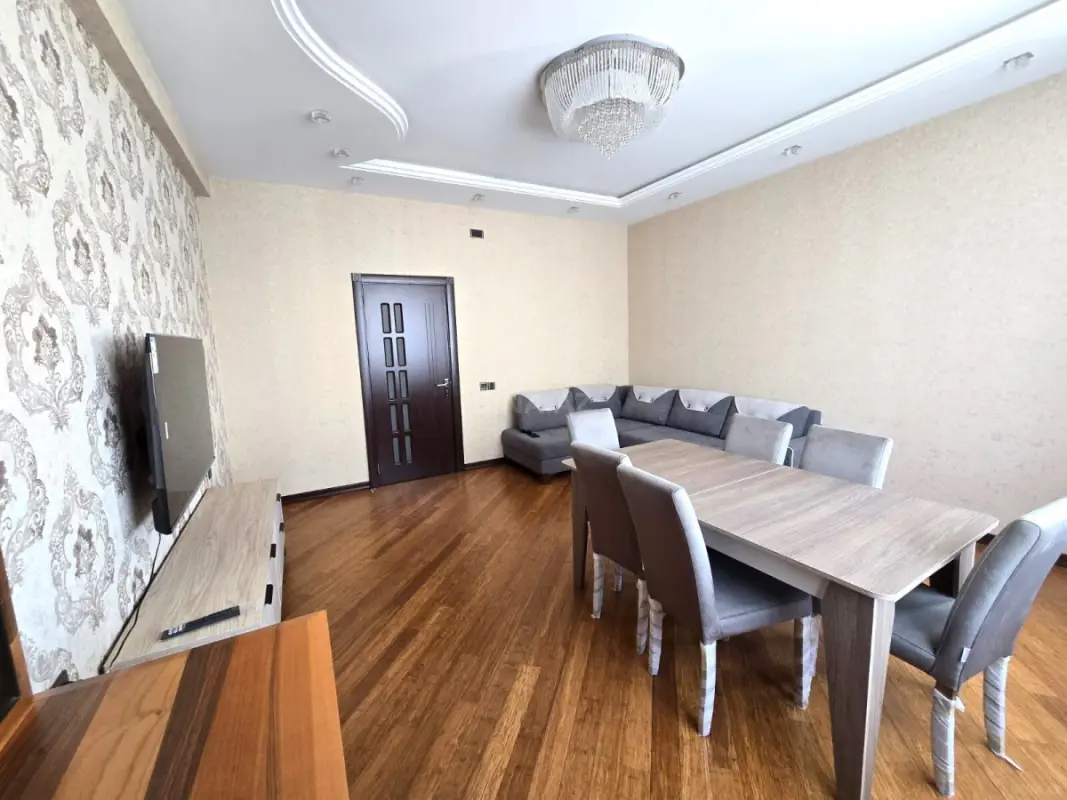 Kirayə verilir 2 otaqlı mənzil 100 m²