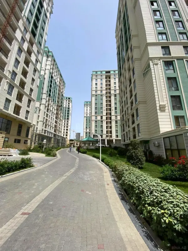 Satılır 4 otaqlı mənzil 178 m²