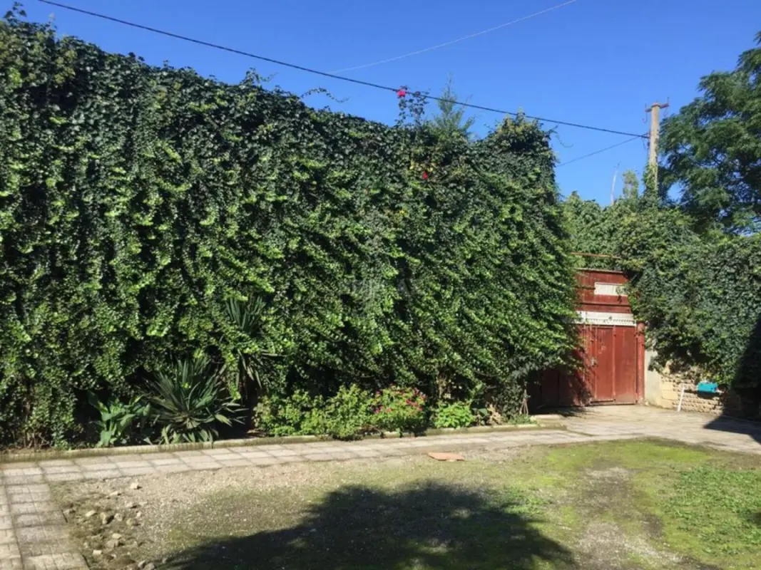 Satılır 8 otaqlı həyət evi 300 m²