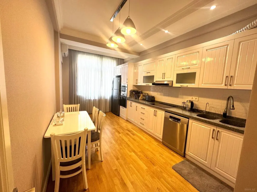 Kirayə verilir 2 otaqlı mənzil 100 m²