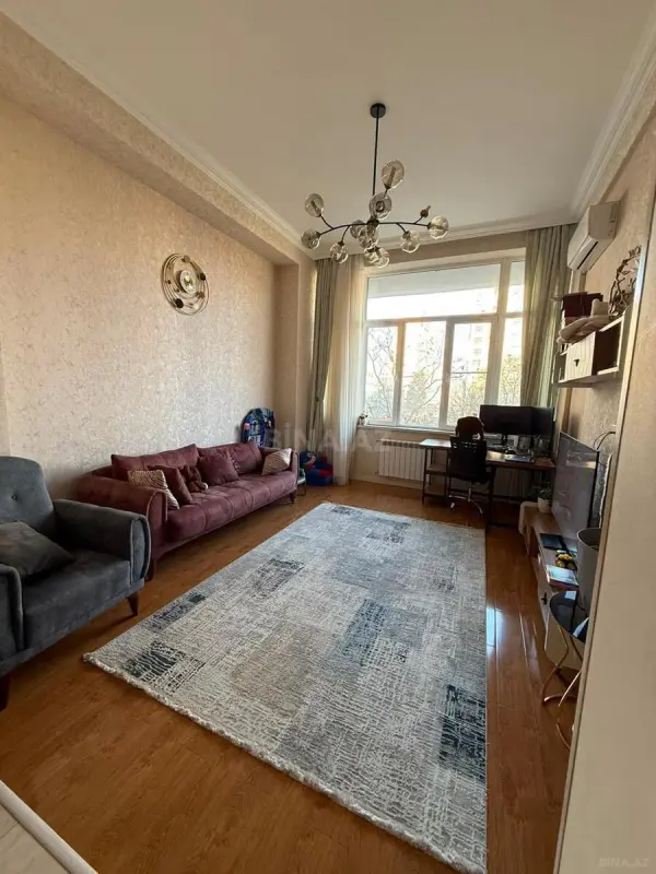 Satılır 3 otaqlı mənzil 105 m²