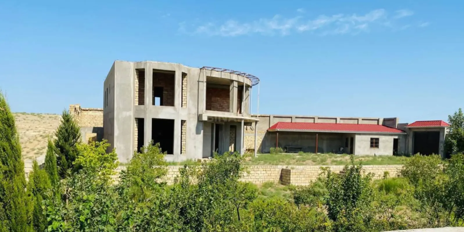 Satılır 8 otaqlı həyət evi 322 m²