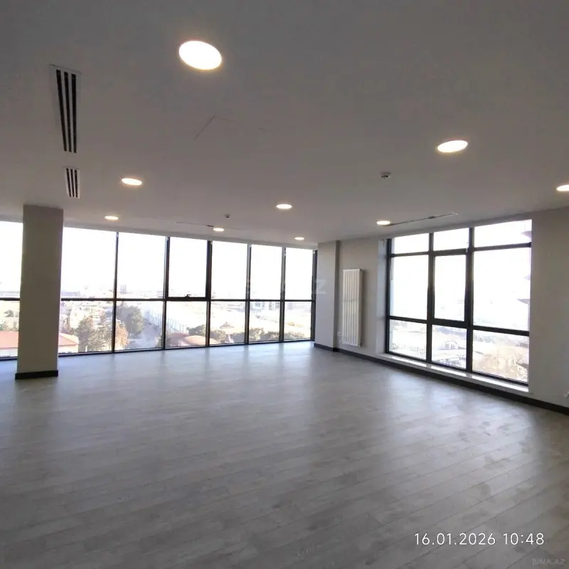 Kirayə verilir 2 otaqlı ofis 131 m²