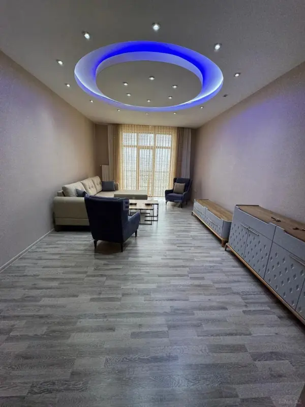 Kirayə verilir 3 otaqlı mənzil 127 m²