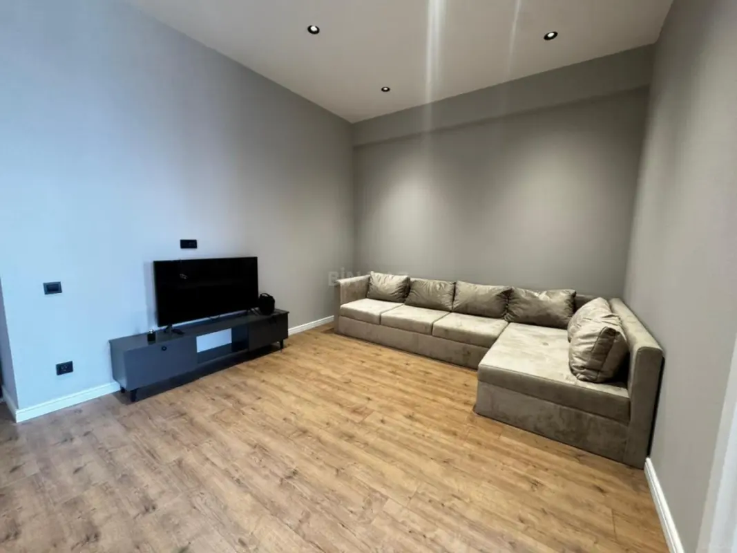 Kirayə verilir 2 otaqlı mənzil 80 m²